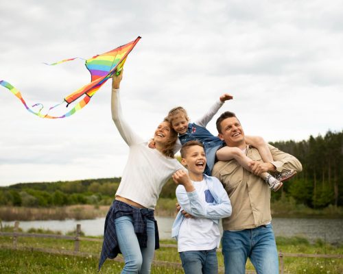 medium-shot-family-with-colorful-kite